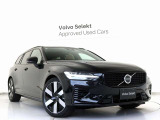 ひときわ印象的なT字型のLEDヘッドライトは、新世代のボルボを象徴するユニークなアイコンとなっています。LEDデイタイム・ランニング・ライトやポジションライト、ウインカーの役割も果たします。