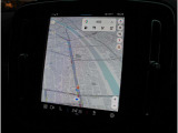 9インチ縦型タッチパネルディスプレイ フルスクリーンでの地図表示が可能