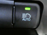 オートマチックハイビームとは、先行車や対向車のライトを認識し、ハイビームとロービームを自動で切り替える機能です。夜道の視界を確保します。詳細は販売店スタッフまでおたずねください。