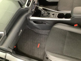 しっかりと汚れ、砂ぼこりを落とし足元まで清潔な車内空間を作り上げております♪