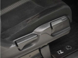 ◆シートハイトアジャスター◆運転席を上下に高さ調節ができます!運転ポジションを体格に合わせてシート調整できます。