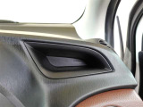 運転席小物入れで室内スッキリ♪