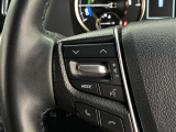 運転中、オーディオの操作をしてて、ハッとしたことはありませんか?ステアリングスイッチは、運転中でもハンドルでオーディオの操作が可能です。安全なドライブをサポートします。