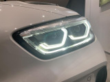 先進のテクノロジーを採用し、自然な明るさで夜道を明確に照らし出します。夜間はもちろん悪天候の日中でも優れた視認性を発揮し、安全性を高めます。