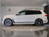 【BMWの伝統】時代を超える美しさ。磨き抜かれたエアロダイナミクスが瞳を奪う。一目で伝わるスポーティーなプロポーションは、BMWの走行性能を生み出すのに欠かせない要因の一つです。