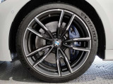 【BMWアロイホイル】軽量かつ強度に拘ったアロイホイル。走行性能ポテンシャルを引き出す設計。車の足元を引き締めてくれる大きなポイントはアロイホイルです。