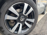 ●純正アルミホイール:輸入車ならではの卓越した走りを支えるホイールと足回りです!日本車の走りに慣れている方にもぜひ体感して頂きたいほど、高いレベルでまとまっています!