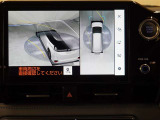 パノラミックビューモニター付きです。車両を上から見たような映像をディスプレイオーディオ画面に表示。運転席からの目視だけでは見にくい、車両周辺の状況をリアルタイムでしっかり確認できます。