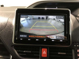 バックガイドモニターで、後方を確認しながら安心して駐車することができます。運転初心者も熟練者も必須の機能ですよ!