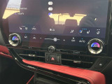 デュアルエアコンとは、運転席と助手席で、個別に温度設定ができる機能です。気温の感じ方は、人それぞれ違うもの。乗る人に優しい機能ですね。