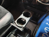 全てのクルマに車両検査証がついています。中古車オークション業界で確立された公正な基準を採用しています。トヨタ自動車によって、修復歴や状態を正しく判断できると認定された車両検査員が、1台1台検査し点数と