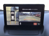 360&deg;ビューモニターでは前後左右4つのカメラ映像をさまざまな走行状況に応じて切り替えてセンターディスプレイに表示することで、駐車時や狭い道でのすれ違い時、見通しの悪い交差点進入時でも安心感を高めます