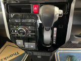 オートエアコン♪お好みの温度に設定するだけで車内を快適空間にしてくれますよ♪