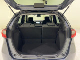 後席使用時のカーゴスペースです。テールゲートは開口部が広く荷物の積み降ろしがし易いテールゲートです。