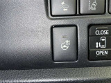 ステアリングヒーター付き。寒い日のドライブも、手のひらから温めてくれます。