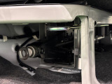 リヤシ-トの下(運転席側)にはジャッキ&工具が収納されています♪ 荷物の積載時でも簡単に取り出せます。