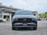 マツダCX-5のフロントマスクは、立体感のあるグリルと精悍なヘッドランプが上質な存在感を演出します。魂動デザインによる洗練された風格と力強さを兼ね備えた姿を、ぜひ店頭でお確かめください。