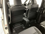 運転席、助手席後ろです。クリーニング済みで綺麗になっております。