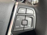 【ステアリングスイッチ】運転中、前方から目線をそらさずにオーディオ等の操作ができるよう、適切に配置されたスイッチ類。安心&快適なドライブを演出してくれる便利な機能です。