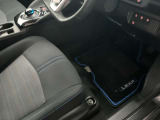 純正フロアカーペット付きです。社外品とは違い、マットのズレも少なく安全に運転できます。