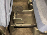 お荷物の収納に便利な「置きラクボックス」フロアに直接置きたくない荷物を置いたり、見られたくない物をしまっておく事が出来ます♪