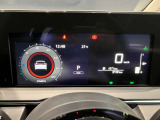 モニター式メータパネルです。回生モニター等様々な情報表示を変更できるデジタルスピードメーターとなっております。