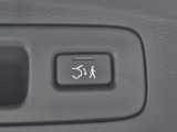荷物を取り出して車から離れると自動で閉まる機能です。両手が塞がっている際もスムーズに対応できます。