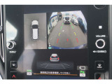 カメラの映像は室内ディスプレイに表示されますので安全運転につながります