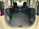 後席を両方倒していただくと、軽自動車でも大きな荷物を積み込んでいただくことが可能です!開口部が広く、背が高いので27インチの自転車も積み込みやすくなっていますよ!