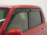 ◆ドアバイザー◆悪天候時にも窓を少し上げて換気を行えるので便利です♪