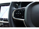 左側のステアリングスイッチは、ワンタッチで全車速ACCの設定が可能です。