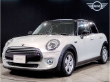 MINIの魅力のひとつは、豊富に用意されたボディカラーです。色々なカラー設定が御座いますので、明るめ、暗め、暖色系、寒色系など大まかな好みのお色から探していくとよいかもしれません。