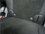 ◆ISOFIX◆シートベルトいらずでチャイルドシートと固定金具を連結するだけでガッチリ固定できます。