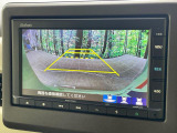 【バックカメラ】駐車時に後方がリアルタイム映像で確認できます。大型商業施設や立体駐車場での駐車時や、夜間のバック時に大活躍!運転スキルに関わらず、今や必須となった装備のひとつです!