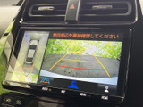後退時には、周囲の状況を把握しやすい映像を表示。安全確認をサポートし、スムーズなバック運転をアシストします。