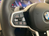 【アクティブクルーズコントロール】一定速度での巡航はもちろん、前方の車両との距離を一定に保ちながら自動で加減速を行います。BMWは車両停止までの制御が可能となりますので、渋滞時には大変嬉しい機能です。