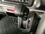 オートマチックシフトレバーは、手になじみ操作しやすい形状で安全運転にもつながります♪