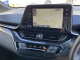 ディスプレイオーディオを装備。スマホとクルマをつなぐことで、これまでのナビに加えて、いろんなサービスが楽しめます。