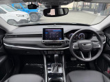 落ち着きのある車内空間になります。