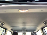 後ろにもルームランプが付いています。荷室側の照明として使えるので暗い時には便利です。