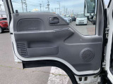 ☆クルマ買ったらエンジンオイル無料のテクノオートリアルです。納車時より走行距離4000キロ又は6ヶ月に一回のペースでご来店していただければ、エンジンオイル交換が無料です!工賃・オイル代金が0円!