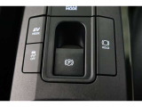 電動パーキングブレーキを搭載。スイッチ操作でパーキングブレーキを作動・解除することが可能ですので、操作の力が不要ですよ♪