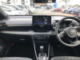 シンプルながら機能性あふれる運転席廻りです。視界性もよく、運転しやすいですよ。