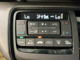 ダブルエアコンは、運転席と助手席でそれぞれ異なる温度を設定できます。