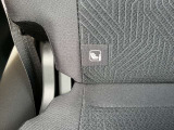 リアシートにはチャイルドシート固定用のISO FIX対応取り付け装置を左右2ヵ所装備しています