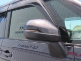 【LEDドアミラーウインカー】ドアミラーにウィンカーが付いているので、周りの車がウインカーやハザードに気付きやすくなります。右左折時や車線変更時の事故を防ぎ、安全に走行できます。