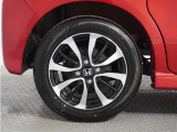 ◆純正ホイール装着車◆シンプルなデザインのホイールキャップ付きです。
