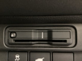 ハンドルの右側にETCがついています。高速道路の料金所の通過も楽々です。カードの取り出しもしやすい場所についています。