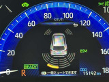 コーナーセンサーを車の前後に装備。障害物までの距離に応じて警告音を変えてお知らせ。縦列駐車時や駐車場・車庫などでの取り回しをサポートします。詳細は販売店スタッフまでおたずねください。
