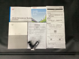メンテナンスノート【点検整備記録簿・保証書】、取説も揃ってます。スマートキーはバッグなどにしまったままボタン操作でエンジン始動・停止やハイブリッドシステムの起動や停止ができて大変便利です